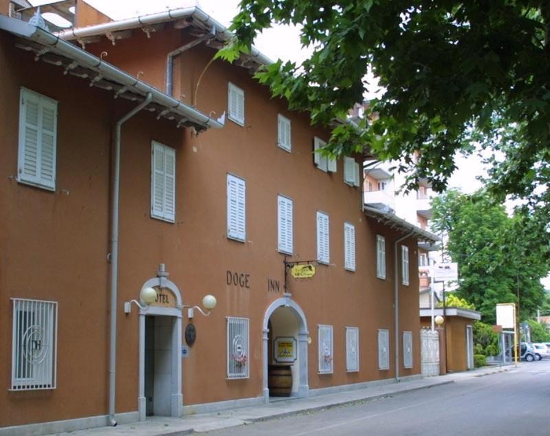 Doge Inn Ronchi Dei Legionari Esterno foto